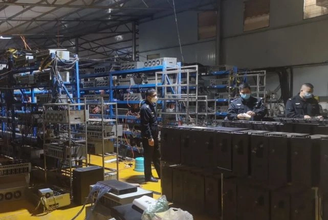 A bustling mining farm hosting various rigs, illustrating the collaborative and efficient mining environment